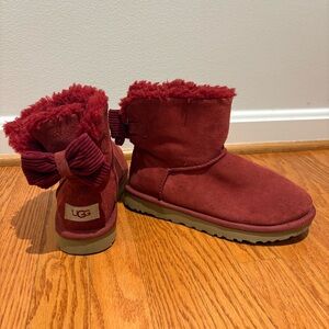 UGG Women’s Mini Bailey Corduroy Bow‎ Suede Boots Red Sz 7